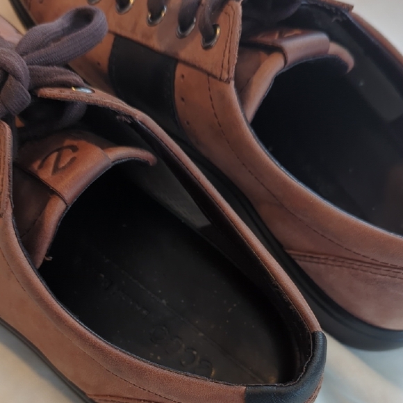 Ecco Black and Brown Sneakers with Casual Lace-Up Design - Picture 9 of 12